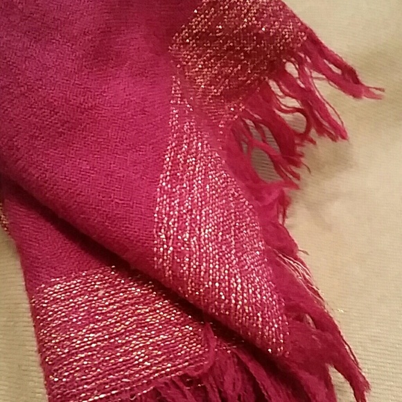 SOLD.........FREE W/BUNDLE.J.Crew scarf magenta - Picture 2 of 3