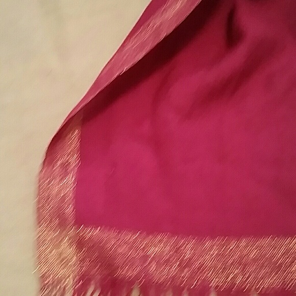 SOLD.........FREE W/BUNDLE.J.Crew scarf magenta - Picture 3 of 3