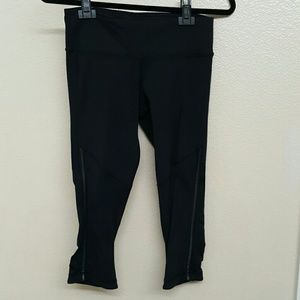 Lululemon Size 6 all black running crop