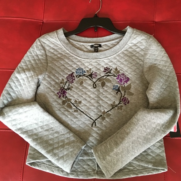 Tops - Seventeen gray crop sweater