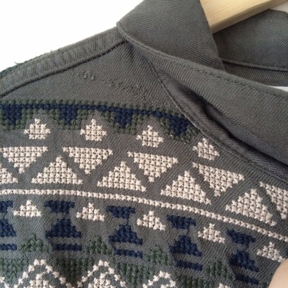 💕Urban Outfitters (S) Embroidered Blouse - Picture 2 of 4