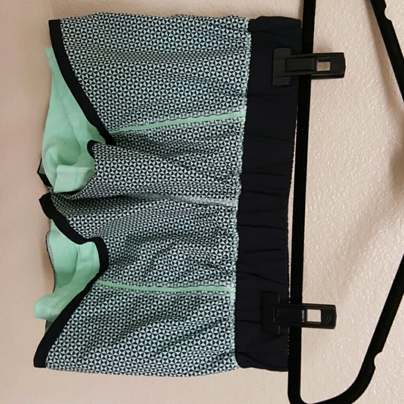 Lululemon in a flash run short with  liner size 6