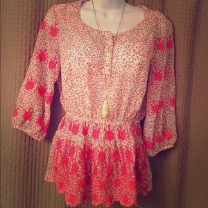 Gorgeous top by Guess XS