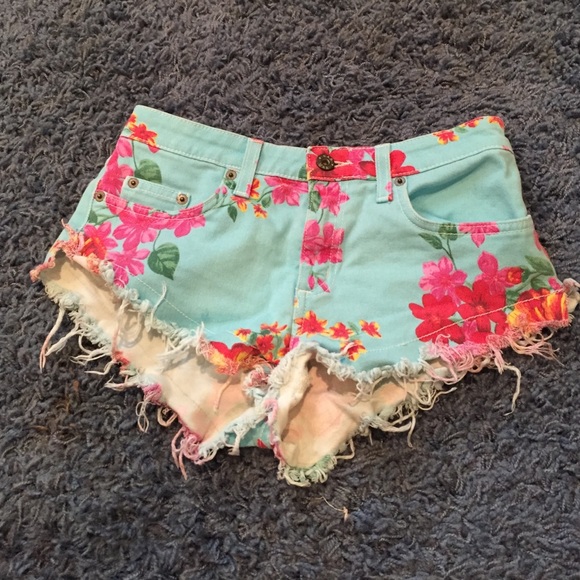 Flowery Shorts - Picture 1 of 3