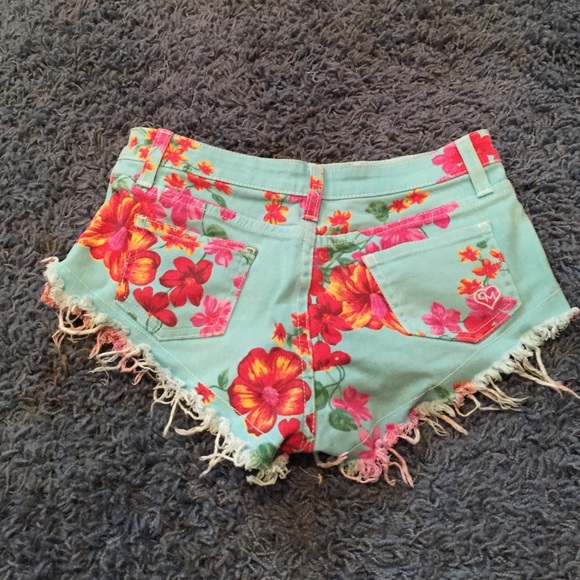 Flowery Shorts - Picture 2 of 3