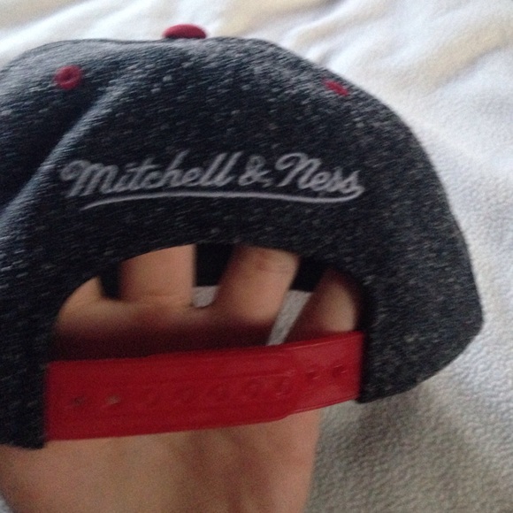 Bulls hat - Picture 2 of 3
