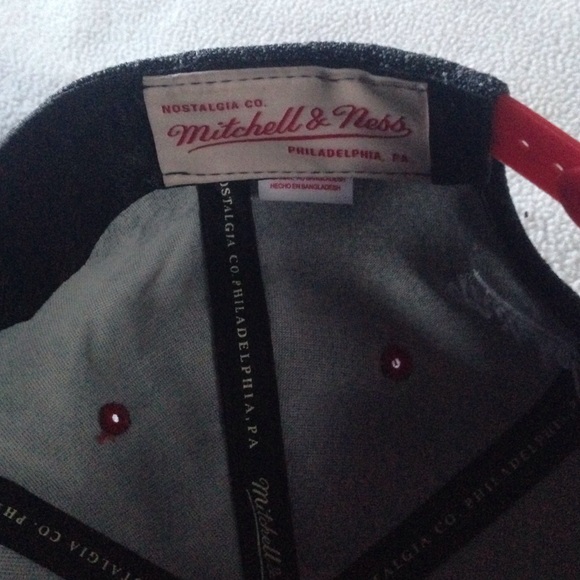 Bulls hat - Picture 3 of 3