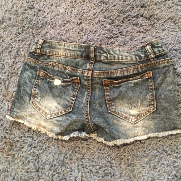 Embroidered Jean shorts - Picture 2 of 3