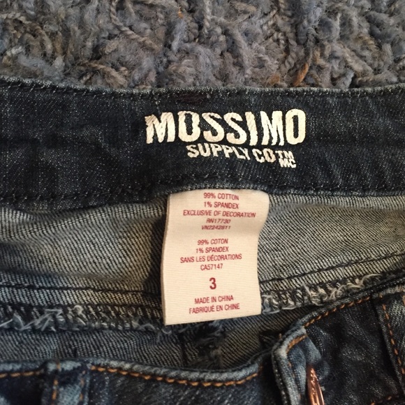 Embroidered Jean shorts - Picture 3 of 3