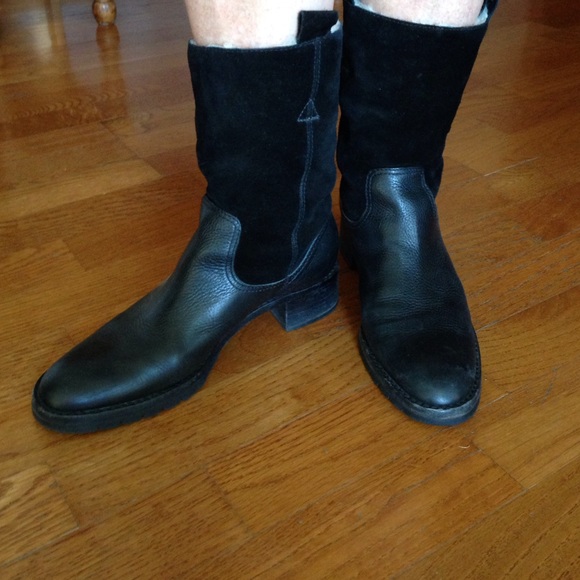 Black warm boots