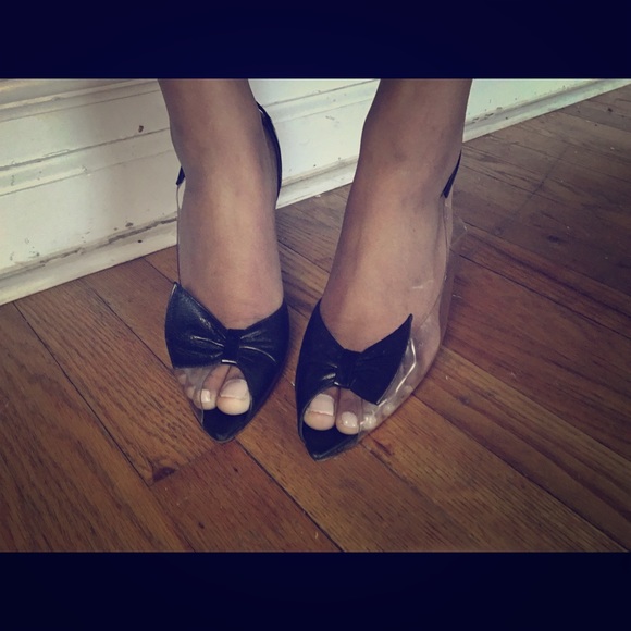 Black leather healed bow shoes