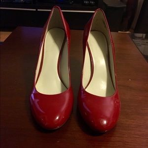 Nine West red patent leather pumps size 8
