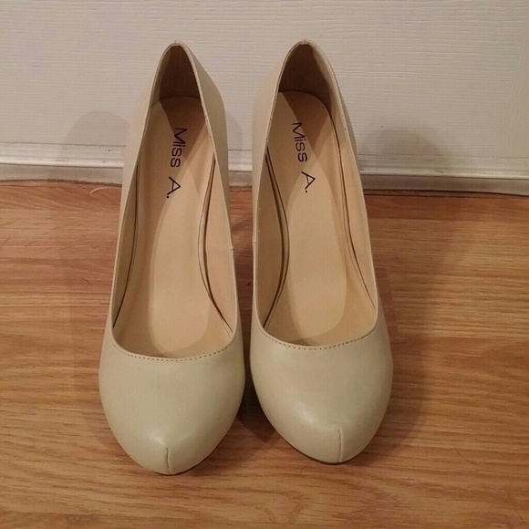 Cute! Nude Pumps - Picture 3 of 3