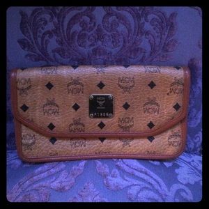 NOT AUTHENTIC MCM CLUTCH
