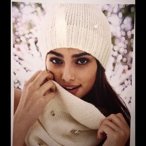 Victorias secret nwot hat and scarf set