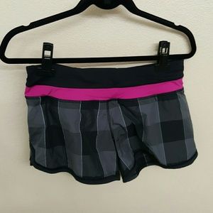 Lululemon groovy run short size 6 gray and pink ch