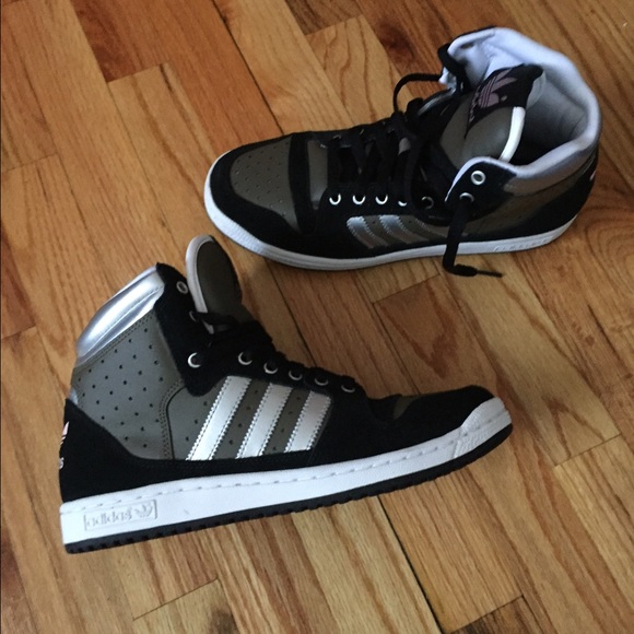 Le adidas nwot scarpe da ginnastica alte dimensioni 95 poshmark Le adidas nwot scarpe da ginnastica alte dimensioni 95 poshmark