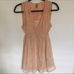 Sleeveless patterned tunic blouse