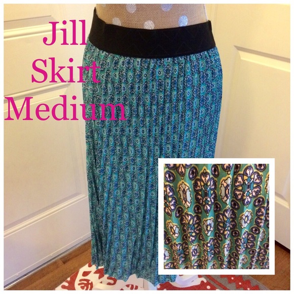 🎉lowest price sale🎉LULAROE "Jill"  skirt