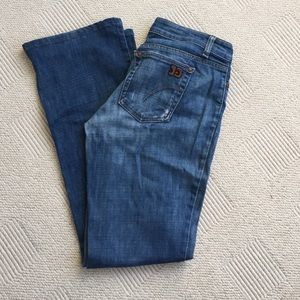 Joe's Jeans Honey fit in med-dark wash