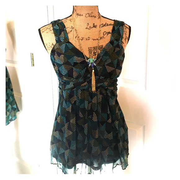 Geometric Print Sleeveless Top