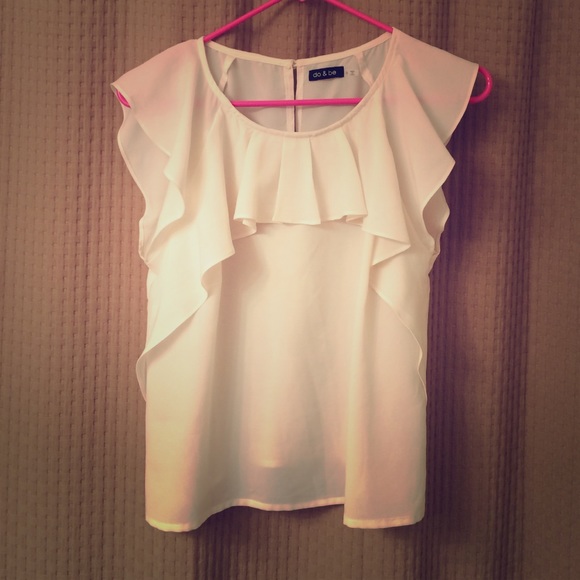 Beautiful top. Cream color