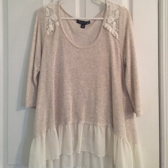 Blouse with lace