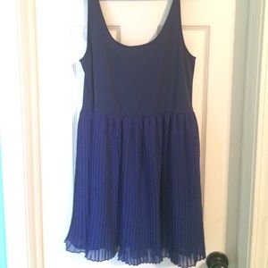 navy blue pleated backless dress