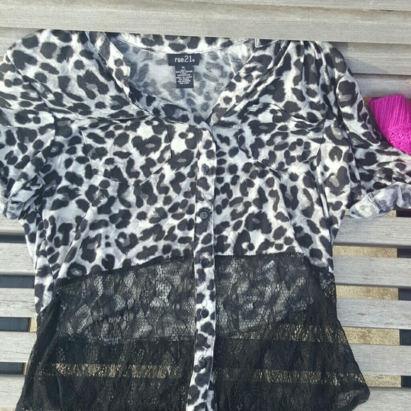 Short sleeve button up
