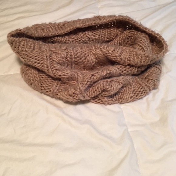 H&M cable knit tube scarf