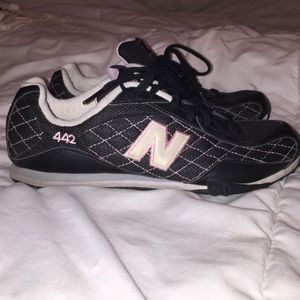 PRICE DROP!! Women's New Balance 442
