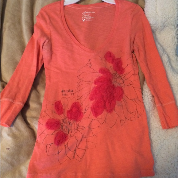 3/4 length v neck pink American eagle shirt. Small