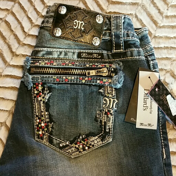 Miss Me cuffed capri!