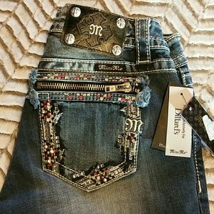 Miss Me cuffed capri!