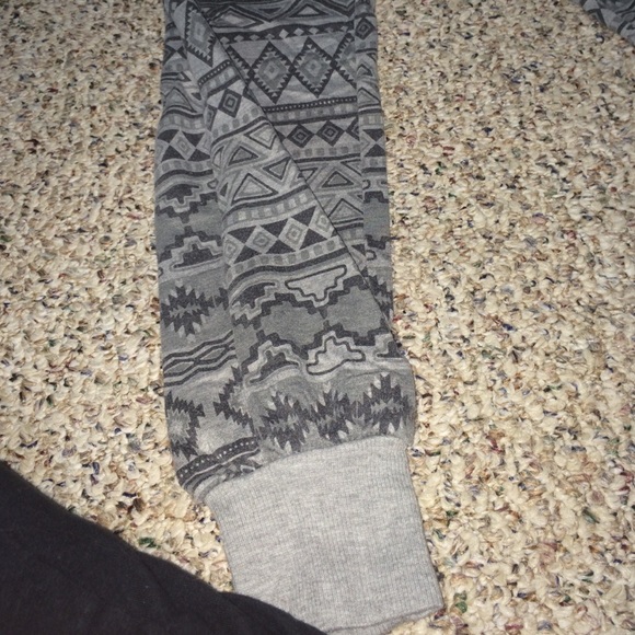 Joggers - Picture 2 of 3