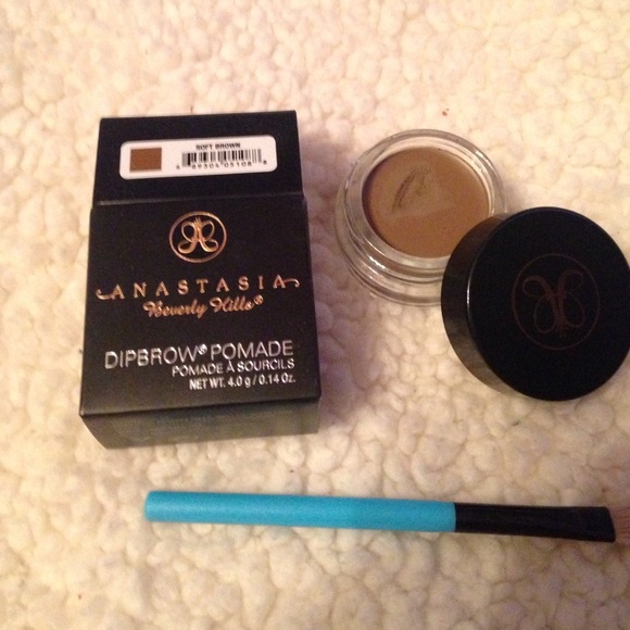 Anastasia Dipbrow in Soft Brown
