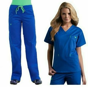 Med Couture Women's Signature Scrub Set