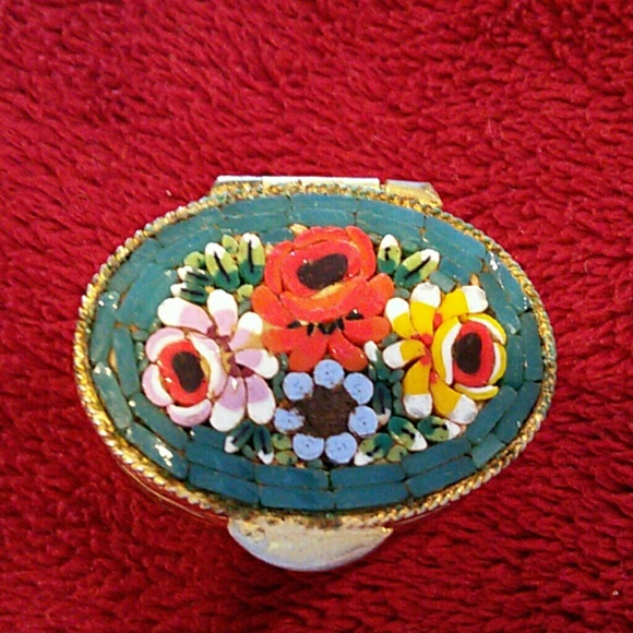 Cute vintage pill box