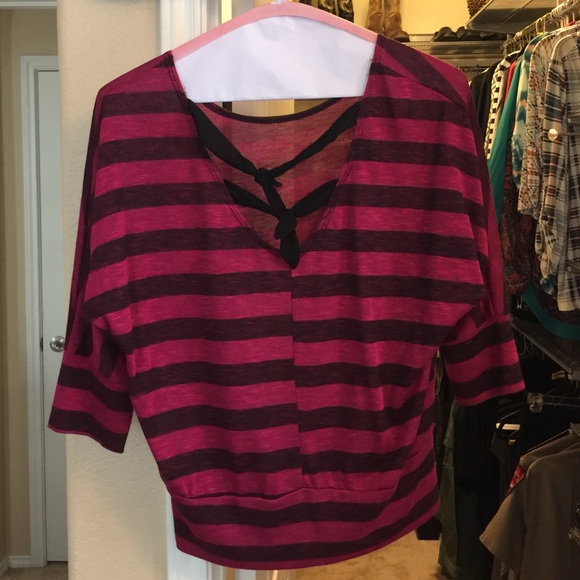 Cute top - Picture 2 of 2