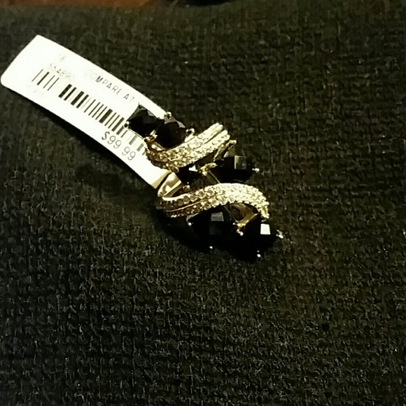 Ring - Picture 2 of 4