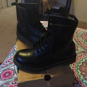 Black Doc martens 🎀
