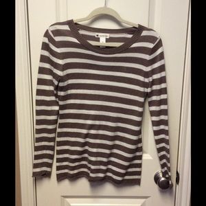 GUC women's tan and cream colored sweater