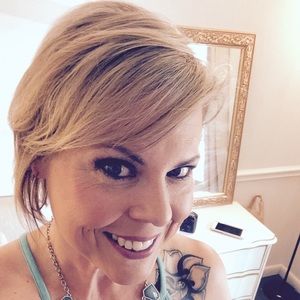 Meet your Posher, Suzanne