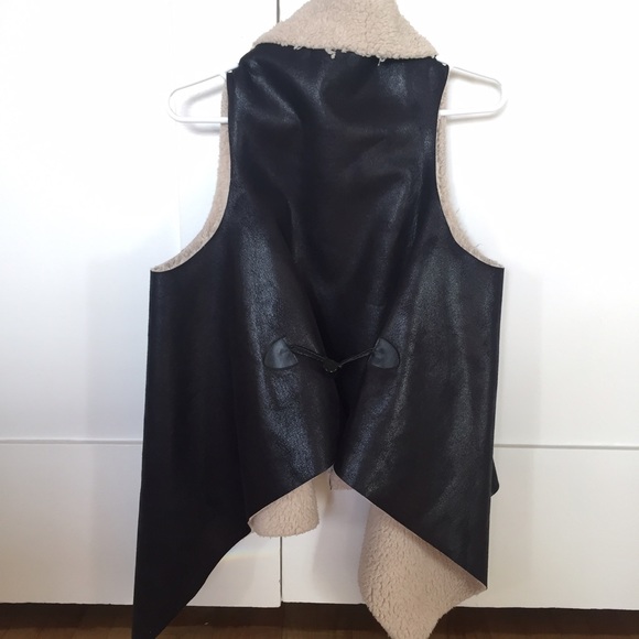 Soft black vest - Picture 5 of 6