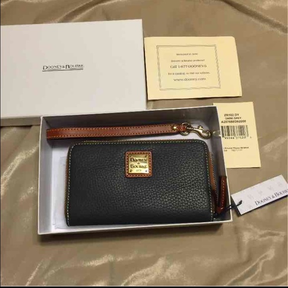 NWT Dooney & Bourke Gray Leather Wristlet