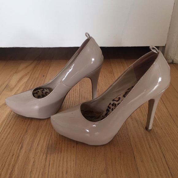 Shoes - Beige/nude heels