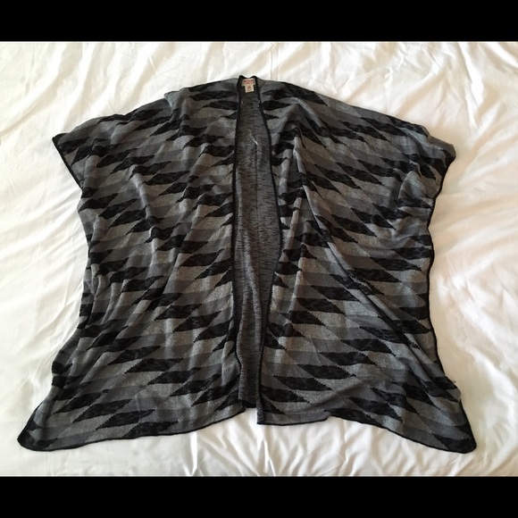 🔥SALE🔥 Mossimo Geometric Print Shrug - Picture 1 of 3