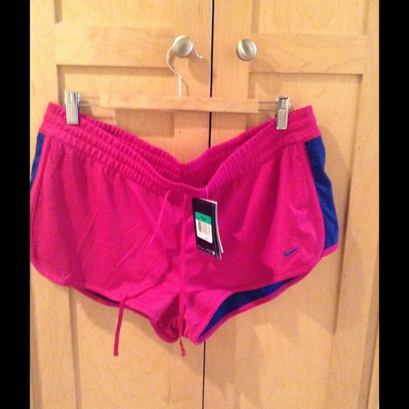 Final Cut! NEW Nike women's DRI-fit shorts-XL