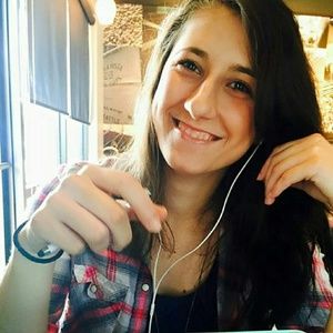 Meet your Posher, Alexis