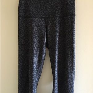 Lululemon Wunder Under Roll Down Pant. Luon.